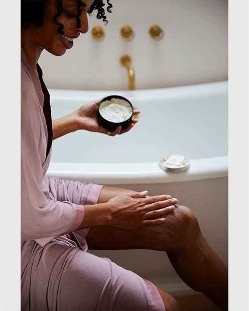 The Body Shop Shea Body Butter, 96H Nourishing Moisture, For Very Dry Skin, Vegan | 200 mL / 6.4 Oz (184g)