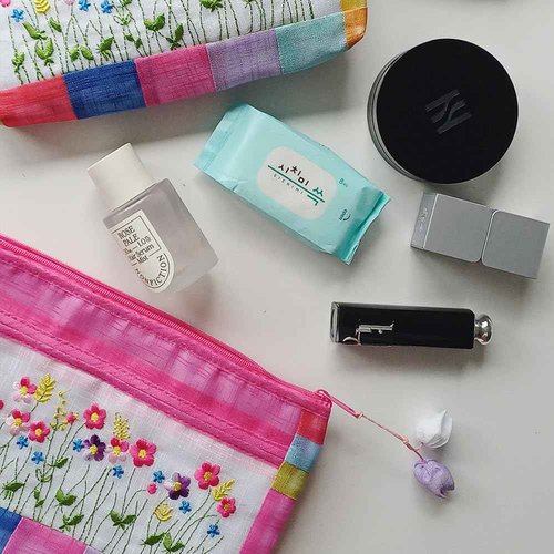 BOJAGI JADE Korean Traditional Patchwork Pouch – Hand-Embroidered Floral Design with Zipper (Light Blue)