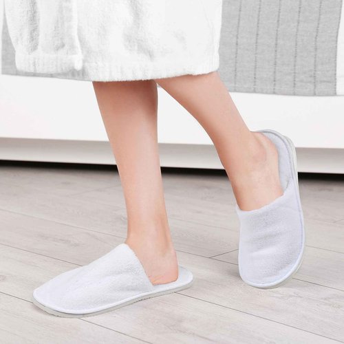 Tarpop 12 Pairs Disposable Slippers for Guests Bulk House Spa Slippers Fluffy Coral Fleece Indoor Hotel Shoes for Women Men Shoeless Home Hotel Bedroom Travel(White)