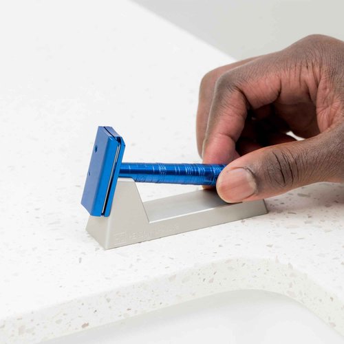 The Henson Razor Stand - Lightweight and Highly Durable Safety Razor Stand for Men and Women - Aluminum Razor Holder Designed for Henson AL13, Henson AL13-M, Henson Ti22