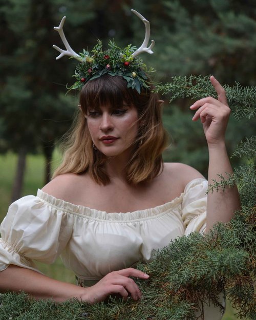 MOSTORY Handmade White Antler Headband with Green Leaves - Woodland Deer Horns Hairband Forest Reindeer Headpiece with Fruits for Women Girls Renaissance Hallowen Cosplay Photo Shoot
