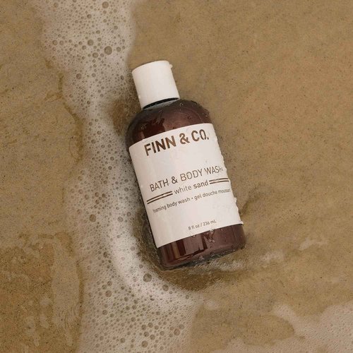 FINN & CO. White Sand Body Wash - Beach Inspired Scent with Aloe & Green Tea - Gently Cleanses, Soothes & Softens Skin - Cruelty Free Body Cleanser for Men & Women | 8 oz