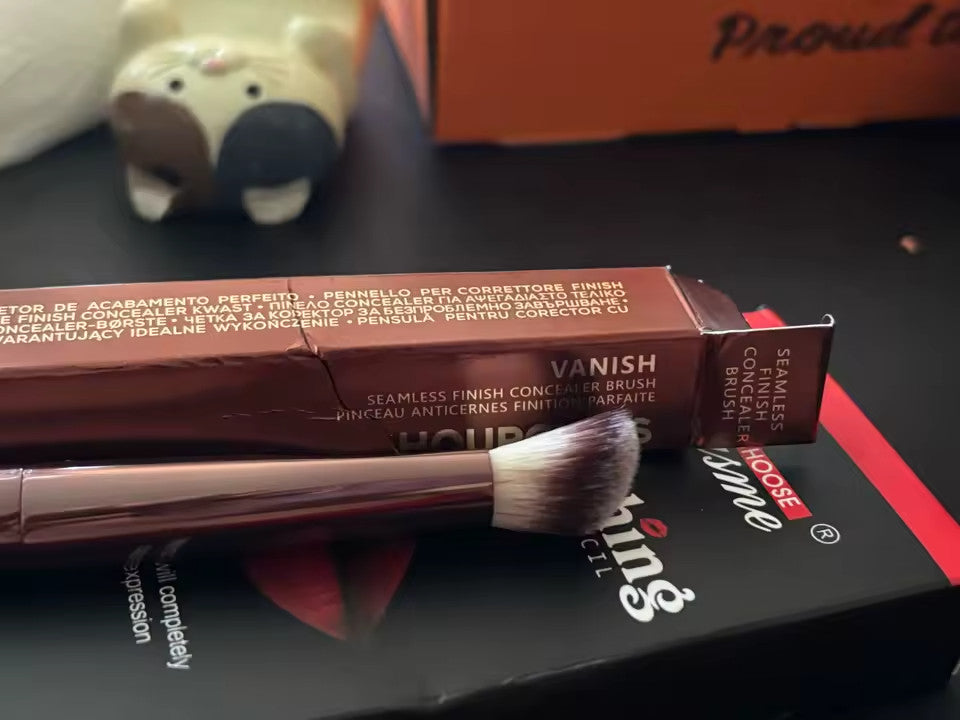 Seamless Finish Concealer Brush - Makeup & Cosmetic Tool for Flawless Skin