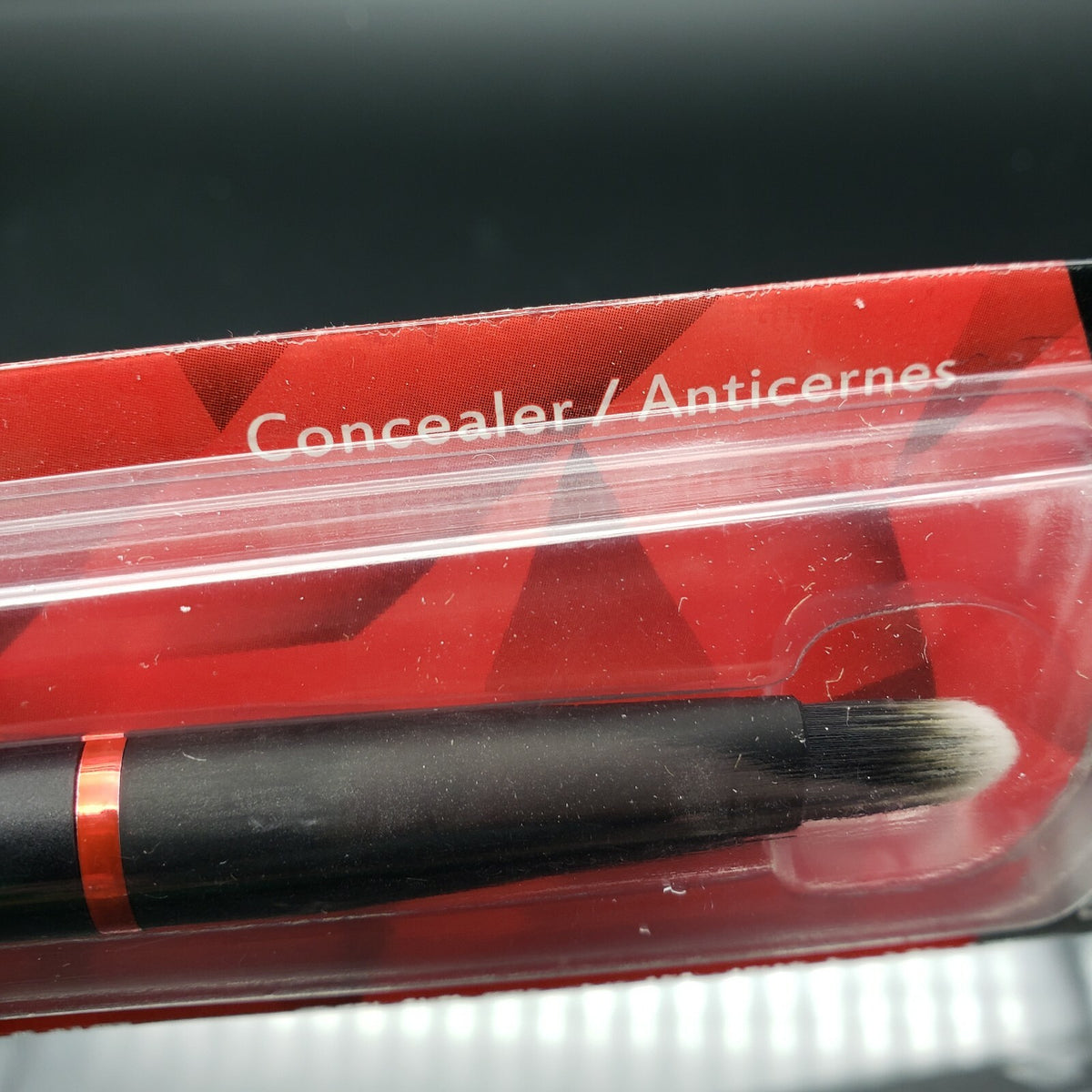 Revlon Diamond Grip Concealer Brush #42070 - Makeup Tool for Face
