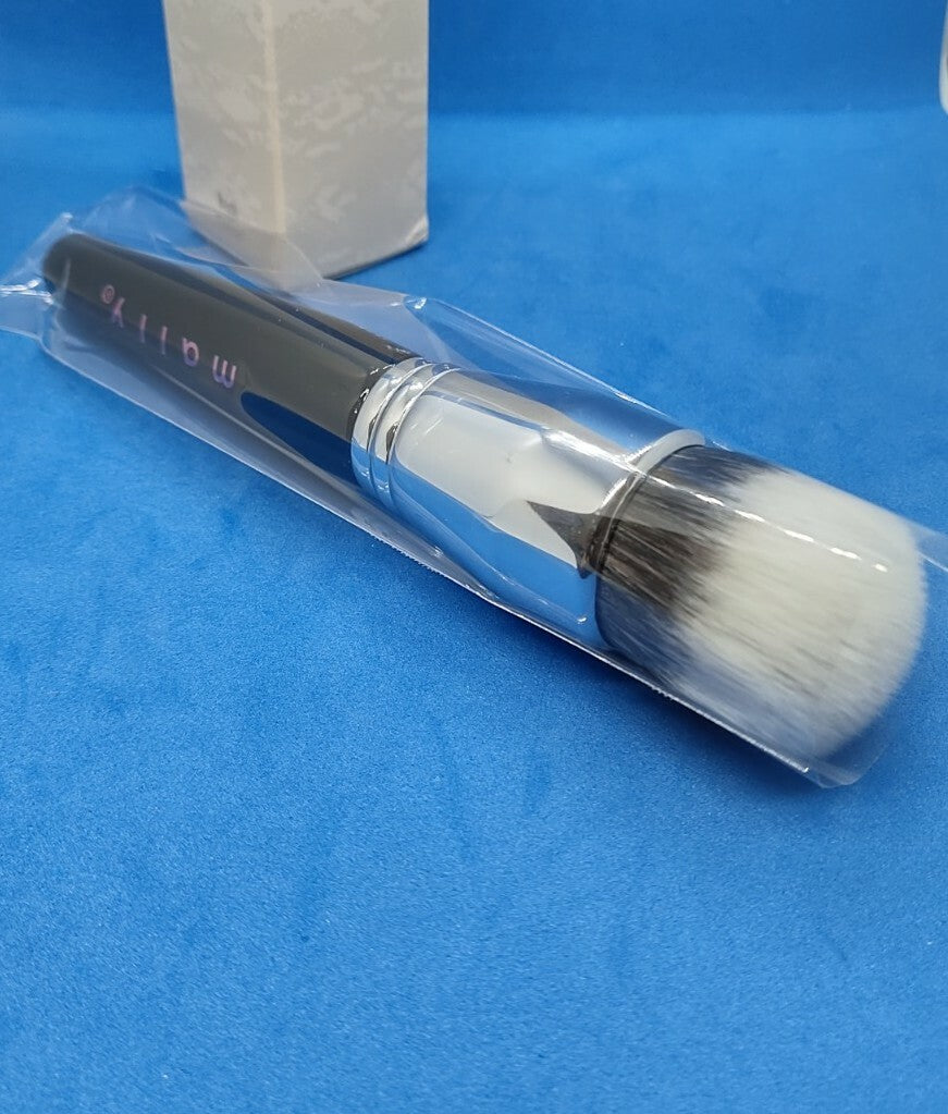 Foundation Brush - Full Size Makeup Tool for Flawless Application