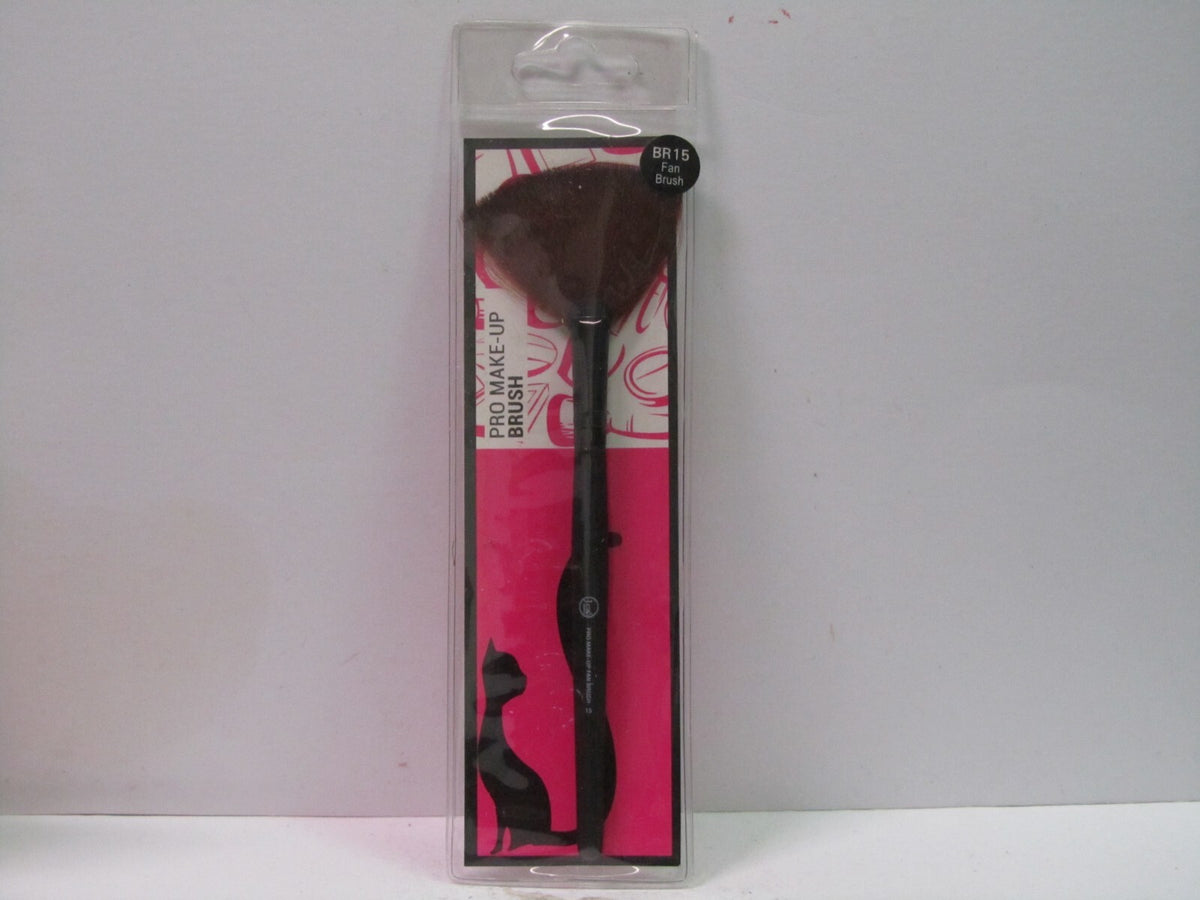Pro Makeup Fan Brush BR15 - Professional Cosmetic Brush for Face & Eyes