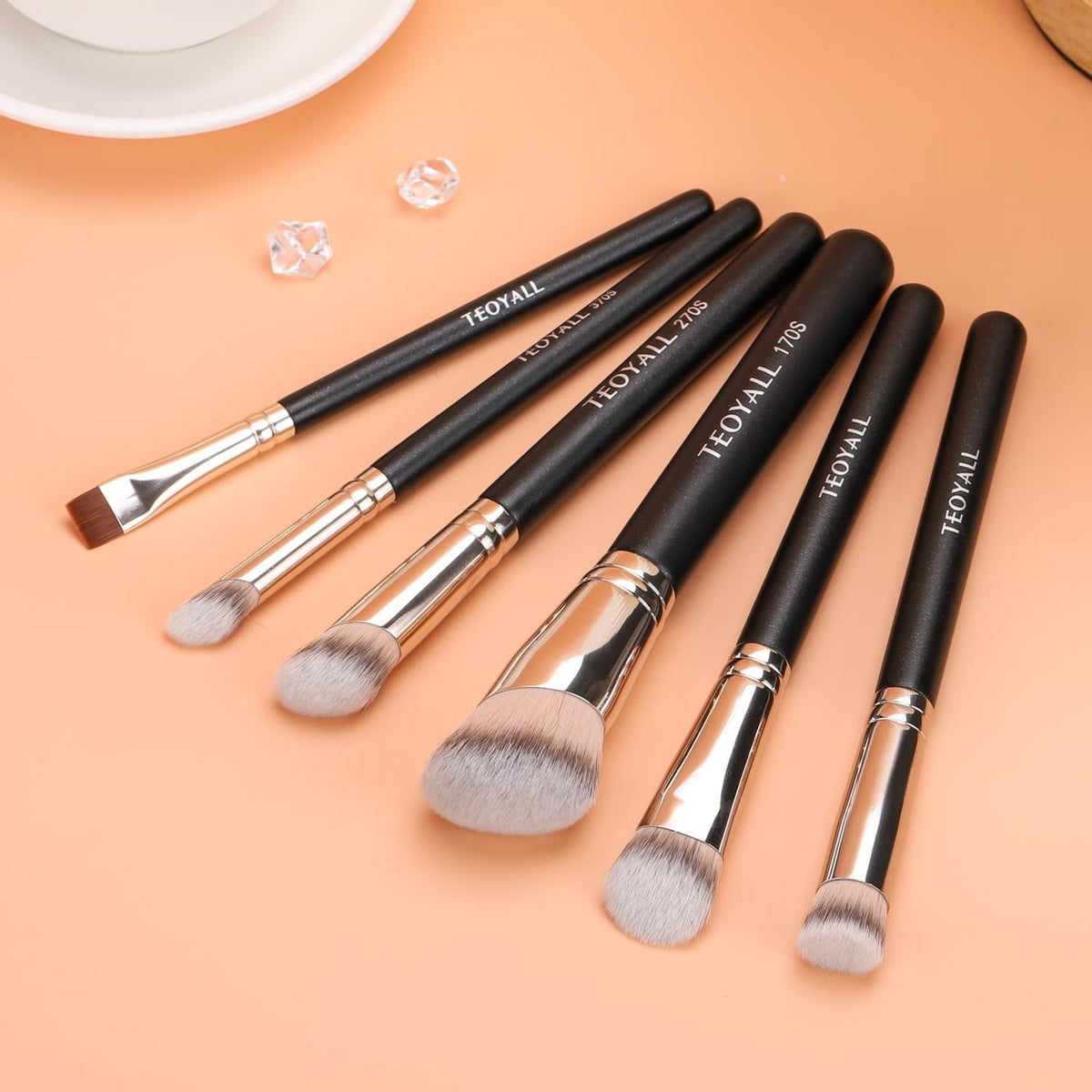Angled Makeup Brush for Under Eye Concealing & Contouring - Cruelty-Free