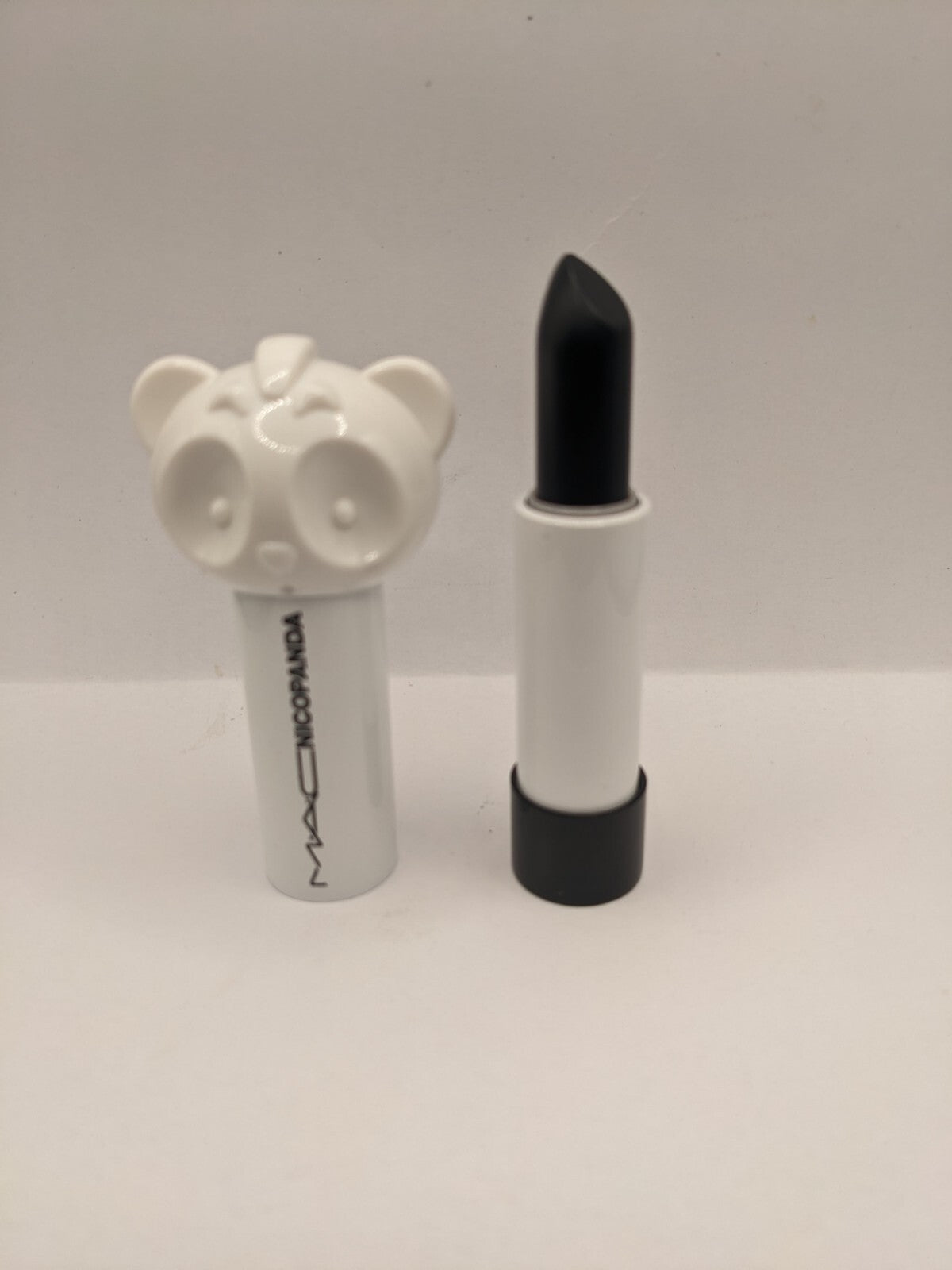 Lipstick - MAC Nico Kiss Limited Edition (Nicopanda Collection)