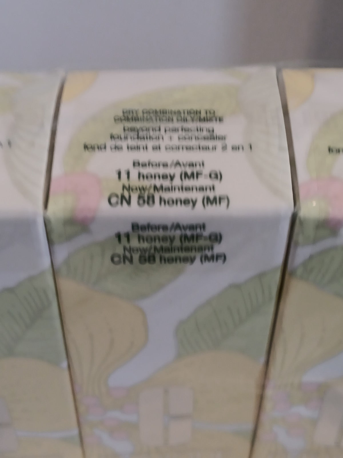 Clinique Honey Foundation Concealer 2-in-1 - Free Shipping