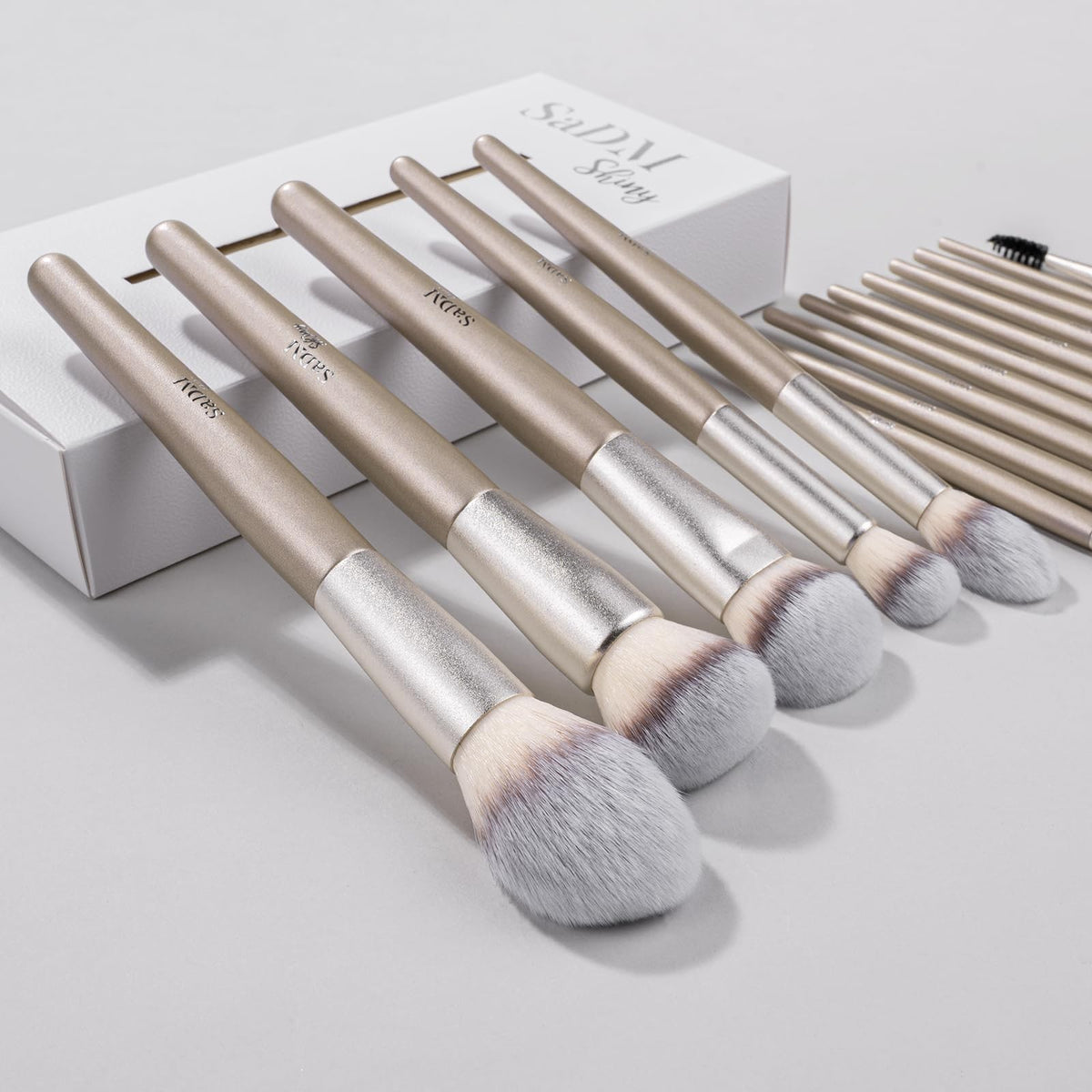 15-Piece Vegan Makeup Brush Set with Foundation, Eyeshadow, Blush & Eyeliner Tools