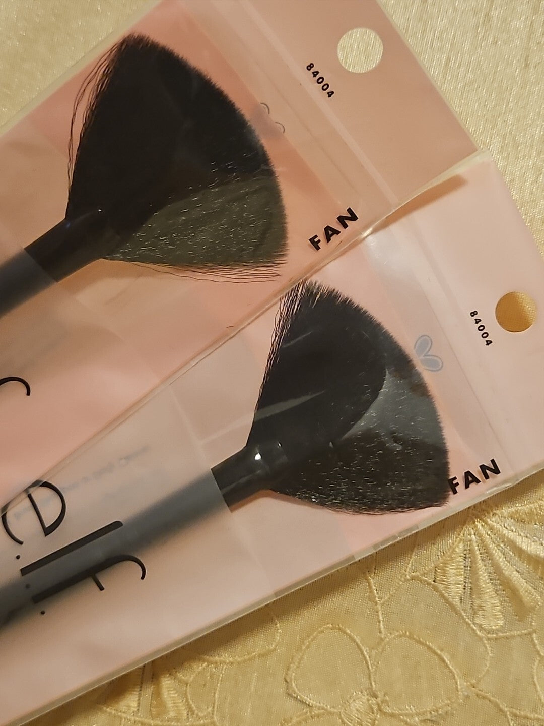 Set of 2 Elf Fan Makeup Brushes - Blending, Contouring & Powder Application