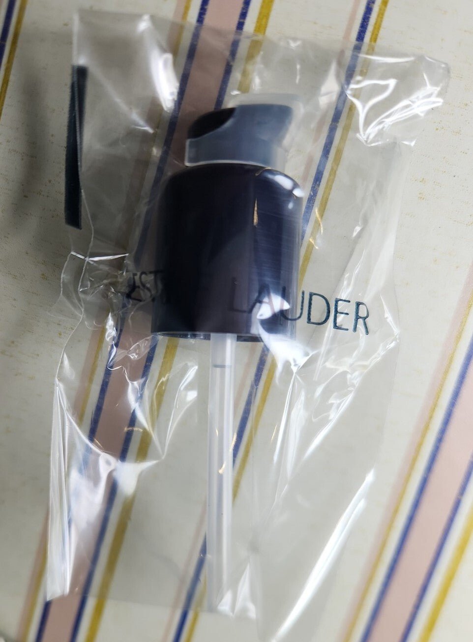 Estee Lauder Double Wear Stay-in-Place Makeup Pump - New in Box