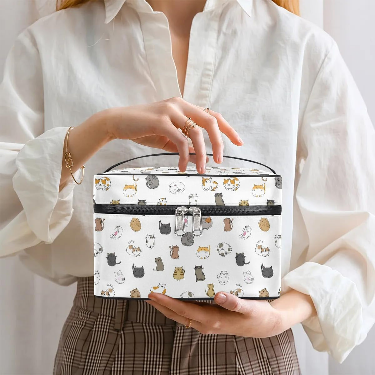 Large Travel Makeup Bag for Women, Waterproof Organizer with Multiple Compartments, White Cute Cat Design