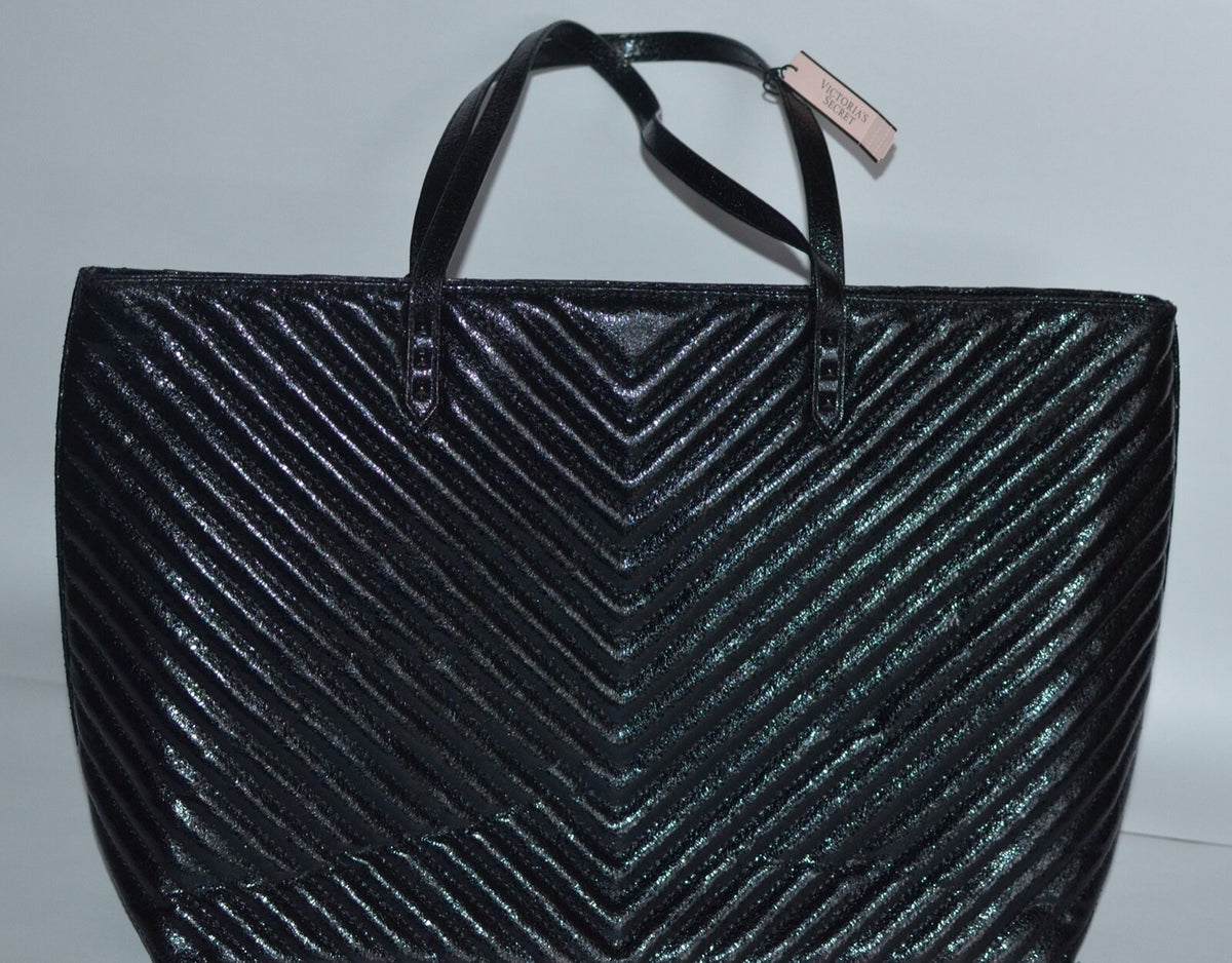 Large Black V-Quilt Tote Bag - Stylish Handbag for Everyday Use