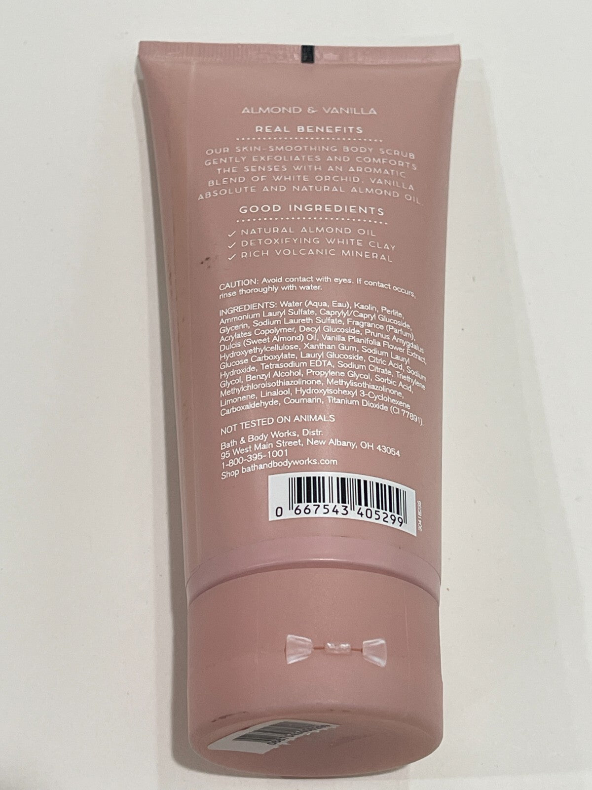 Bath & Body Works Almond Vanilla Clay Scrub 6 fl oz / 171 g
