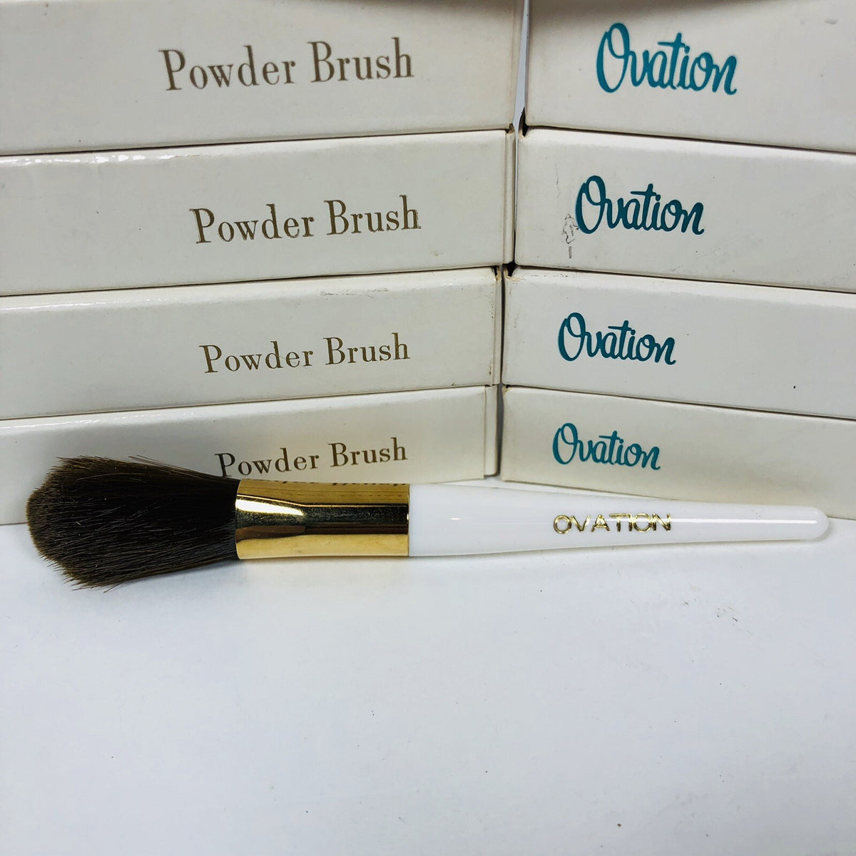 Vintage Ovation Powder Brush Set - 9 High-Quality Makeup Brushes