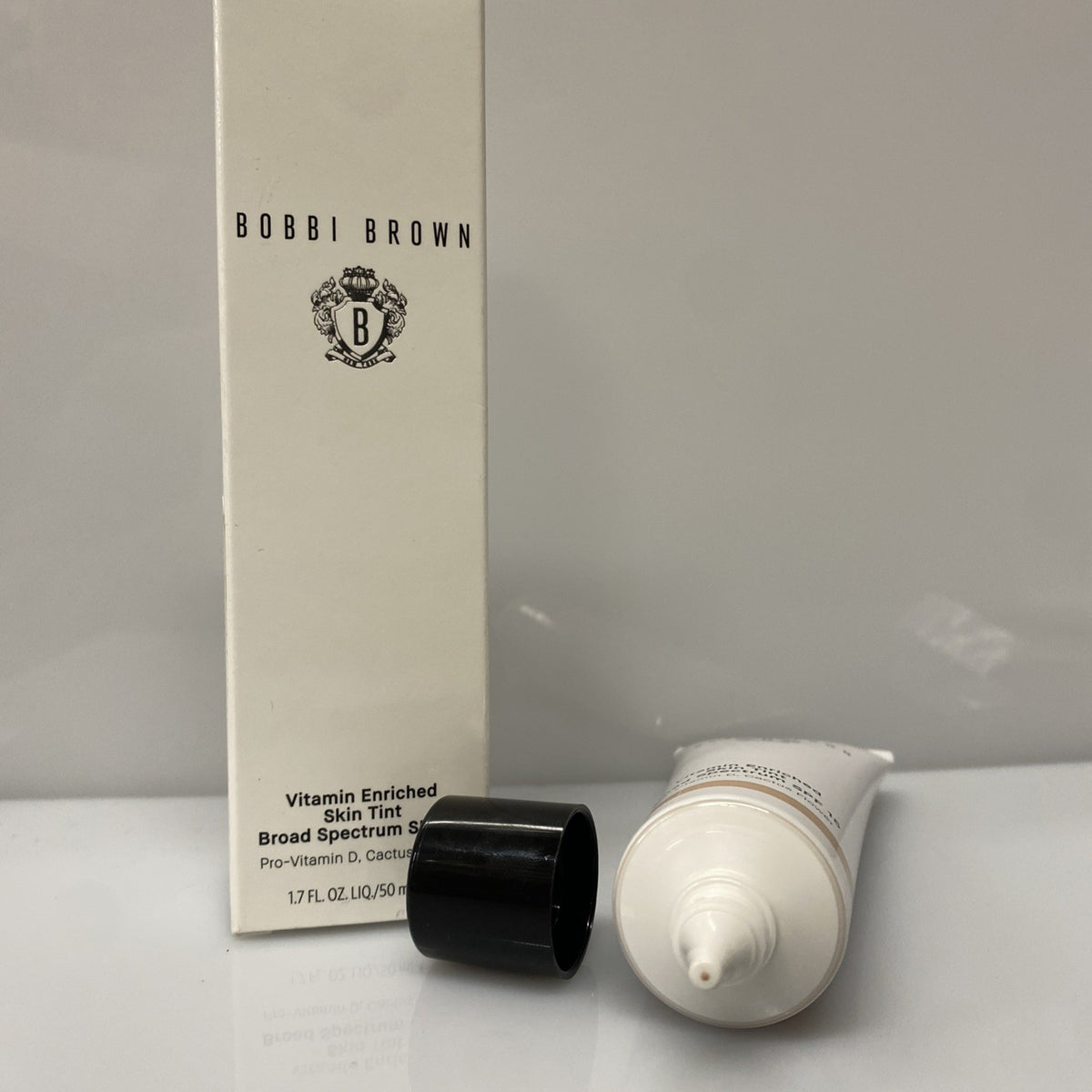 Bobbi Brown Vitamin Enriched Skin Tint SPF15 Light 2 - 1.7 Oz — Face Foundation
