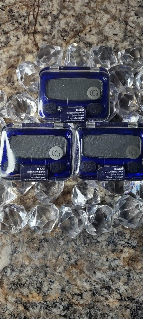 Set of 3 Shimmering Onyx Eyeshadow - Versatile Eye Makeup