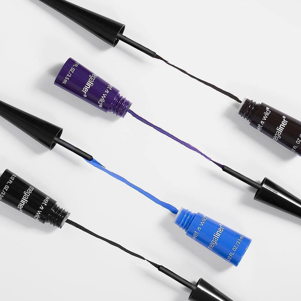 Liquid Eyeliner with Bold Blue Color for Dramatic Eyes