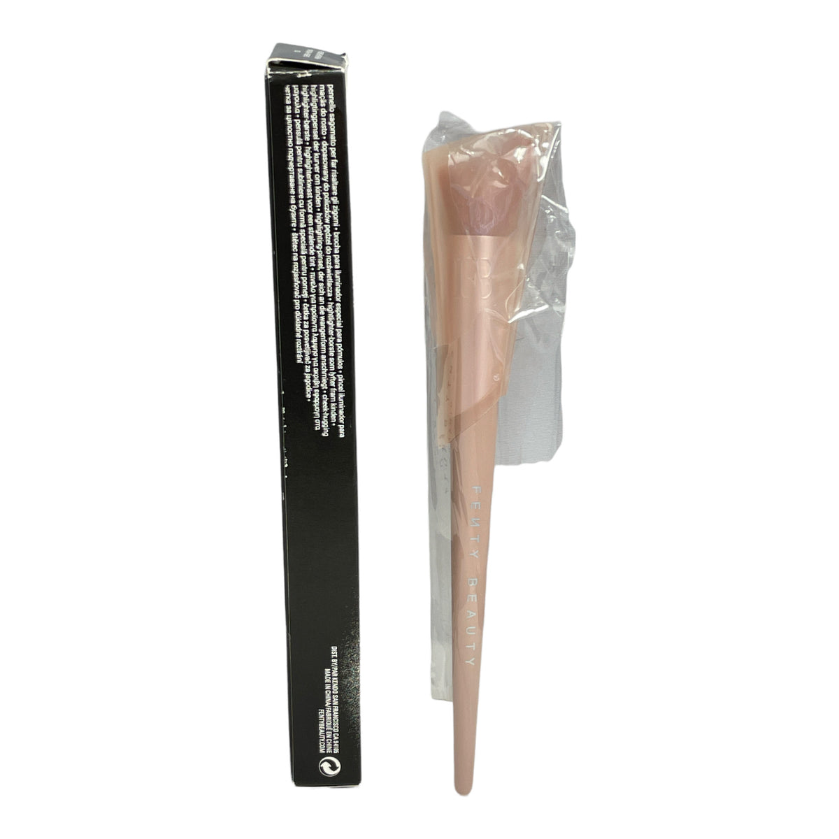 High-Quality Makeup Brush for Cheek & Highlighter - Fluffy Face Brush
