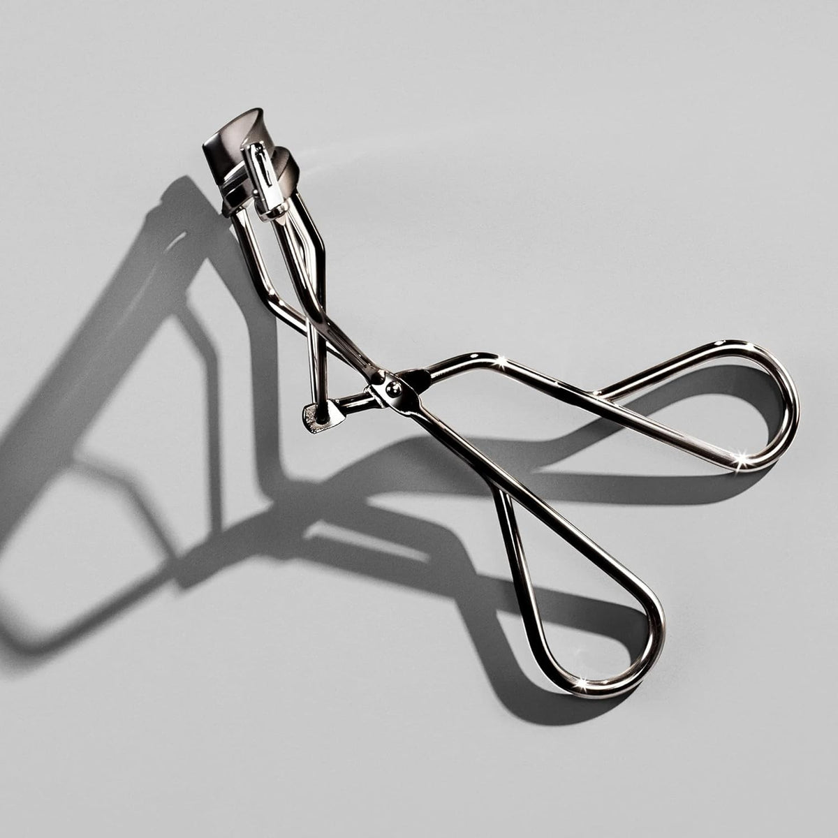 Eyelash Curler with Gentle Silicone Pads - Universal Fit, Edge-Free
