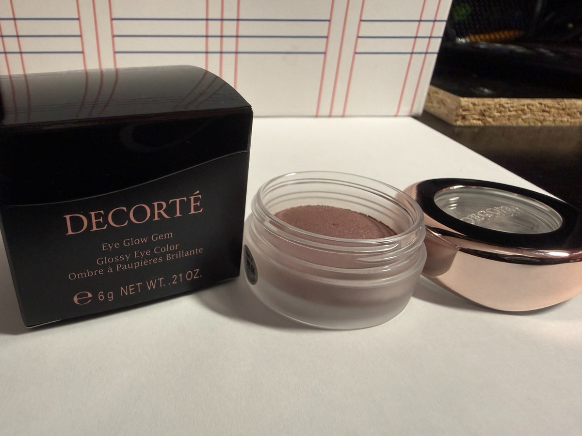 Cosme Decorte Eye Glow Gem Glossy Eyeshadow PU 100 Weping Wisteria 0.21 oz