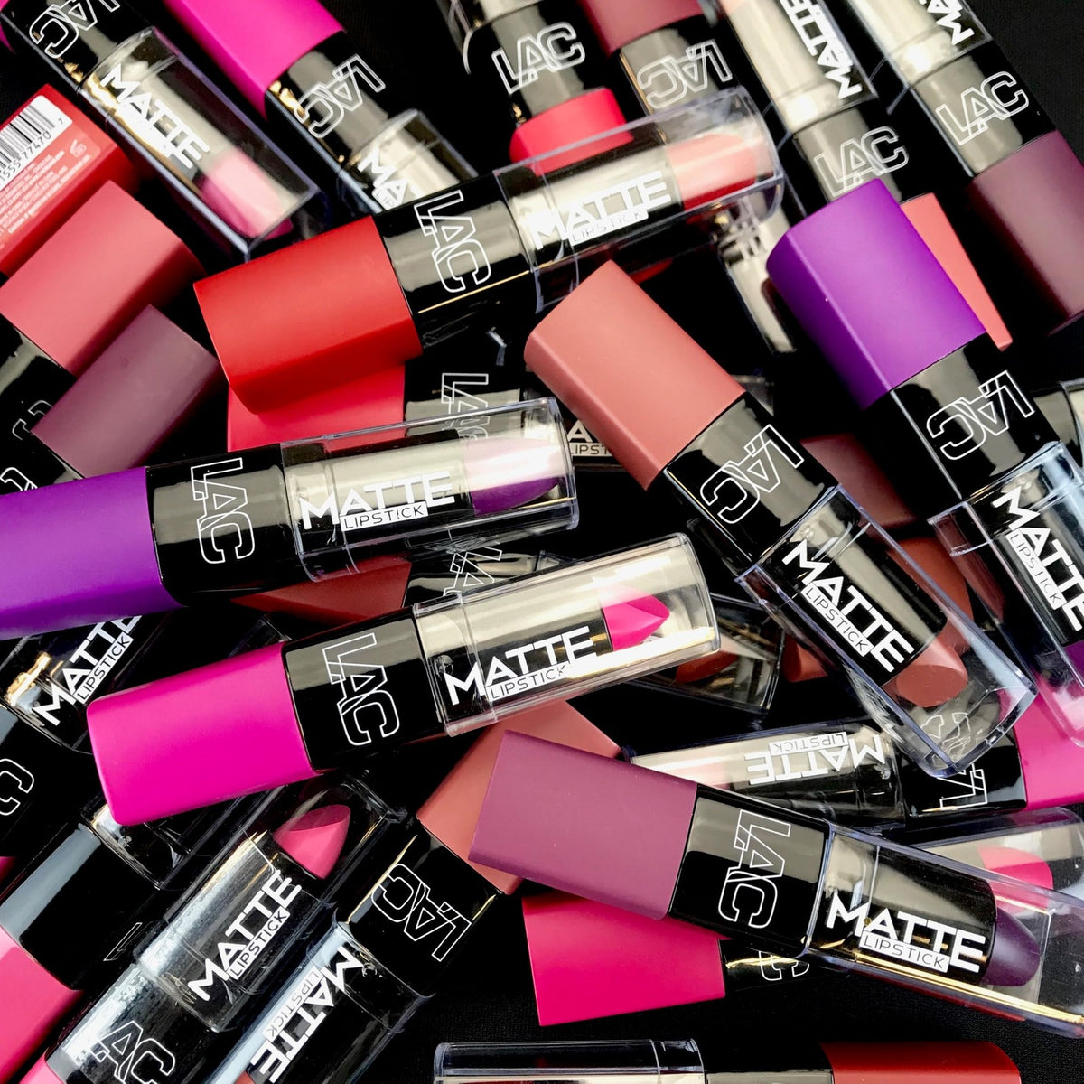 Matte Lipstick - Long-Lasting, Nourishing Lip Color in In Love Shade