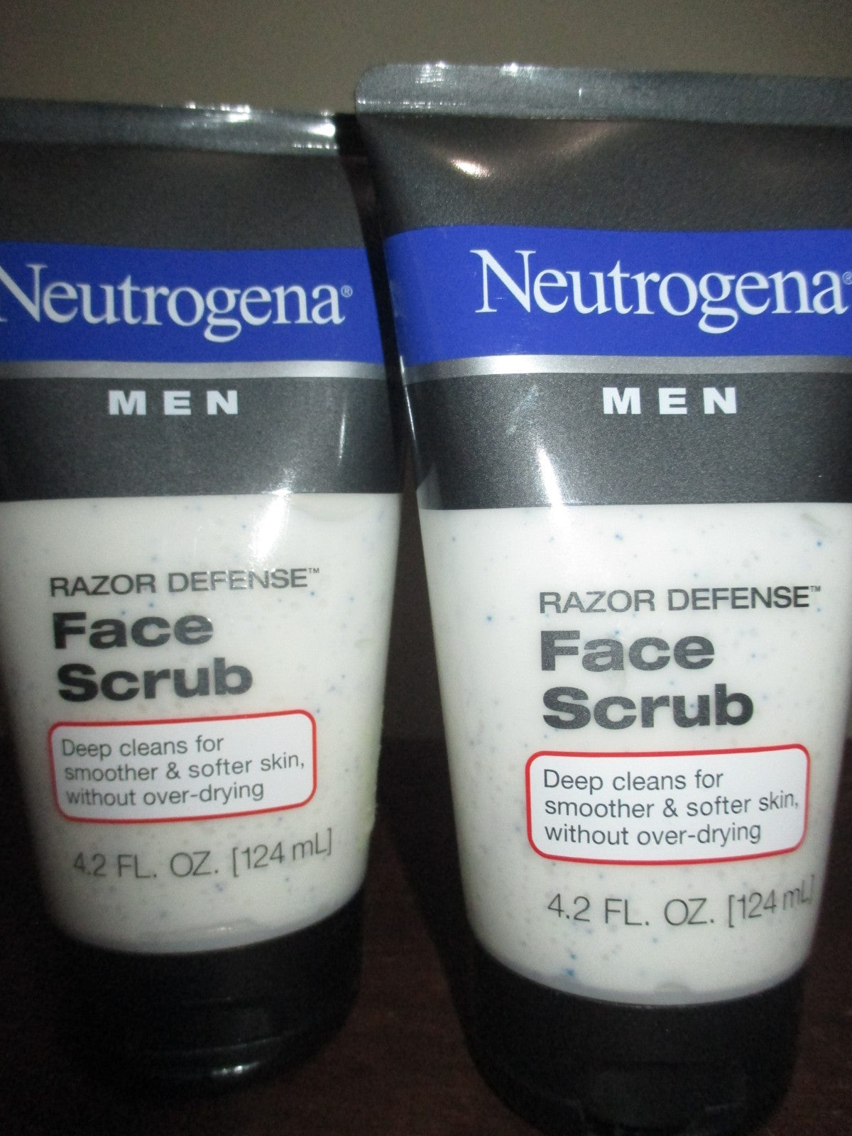 2x Neutrogena Men Razor Defense Face Scrub 4.2 oz 1 with Cracked