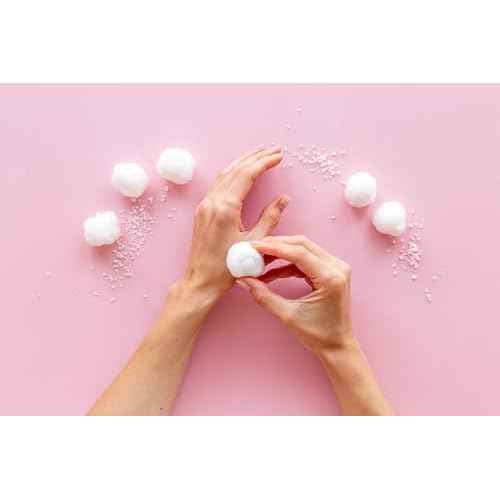 DecorRack 1000 [Large] Cotton Balls Bulk Pack for Make-Up, Nail Polish Removal, Applying Oil Lotion or Powder, Multi-Purpose Balls Made from 100% Natural Cotton, Soft and Absorbent (1000 Count)