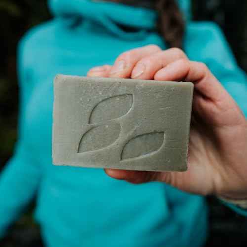 Alaska Glacial Mineral Clay Soap Bar with Goat¡¯s Milk & Organic Oils | Face, Body, Shampoo & Shave | Hydrates & Detoxifies | For All Skin Types ? Thieves Blend, 1 Pack