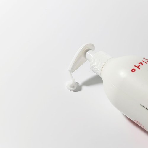 Ozkiz Korean Baby Lotion Camellia Extract - Gentle Moisturizer Body Face All Ages Sensitive Skin 300ml/10.14oz