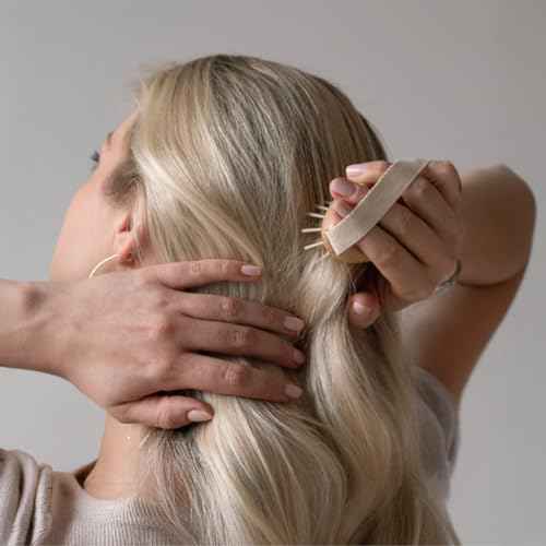 TEK ? Scalp Massage Brush with Strap in Ash Wood Handmade in Italy ? Stimulates Hair Growth, Ideal for Shampoo and Anti-Hair Loss Lotions ? 8.5 x 5 cm ? Vegan and Sustainable