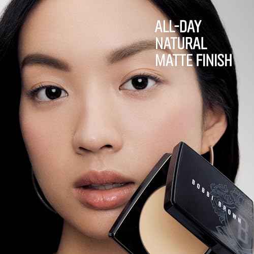 Bobbi Brown Sheer Finish Pressed Powder | Oil-Absorbing, Mattifying Setting Powder for All-Day Shine Control | Includes Puff, 0.31 Ounce