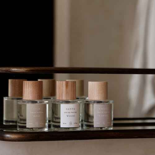 Oak Essentials Violet Santal Eau De Parfum | Clean Floral & Woody Fragrance with Violet, Italian Lemon, Amber, & Sandalwood, 50 mL