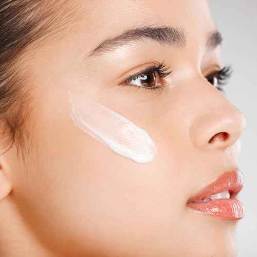 COLLEEN ROTHSCHILD Sheer Renewal Cream | Oil-free Formula | 24 Hour Weightless Hydration | Minimizes Appearance of Wrinkles | Promotes New Cell Turnover | Powder Finish (2.5 fl oz)