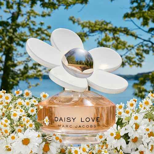 Marc Jacobs Daisy Love Eau de Toilette ? Sweet Floral Women's Perfume ? With Notes of Crystallized Cloudberries, Daisy Petals & Driftwoods