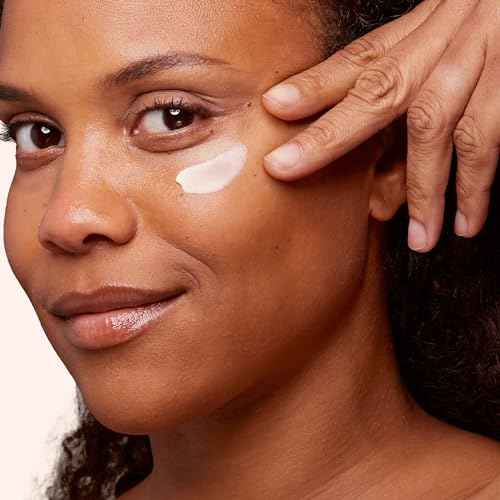Clarins Total Eye Smooth | 2-In-1 Anti-Aging Eye Cream and 10-Minute Eye Mask | Minimizes Appearance Of Wrinkles, Dark Circles and Puffiness | Visibly Firms and Smoothes | All Skin Types | 0.5 Ounces