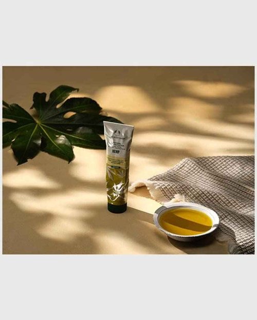 The Body Shop Hemp Foot Protector – Protecting & Hydrating Care for Ultra Dry Feet – 3.5 oz