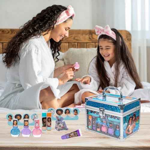 Moana 2 Train Case Beauty Set, Kids Makeup Kit for Girls, Real Washable Makeup Set, Play Makeup, Party Favor, Birthday, Ages 3 4 5 6 7 8 9 10 11 12 by Townley Girl