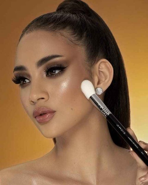 Sigma Beauty F76 Chiseled Cheek™ Brush