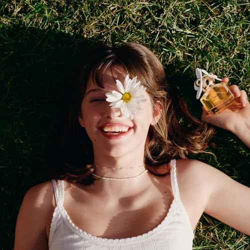 Marc Jacobs Daisy Eau de Toilette ? Radiant Floral Women's Perfume ? With Notes of Wild Berries, White Violet, Jasmine & Sandalwood