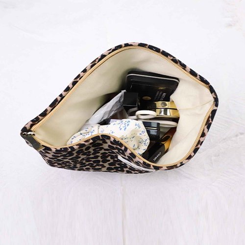 Wudygirl Leopard Makeup Bag Cosmetic Bag for Women and Girls Large Capacity Toiletry Bag Makeup Pouch Canvas Aesthetic Travel Makeup Bag Zipper Pouch (Leopard Print)