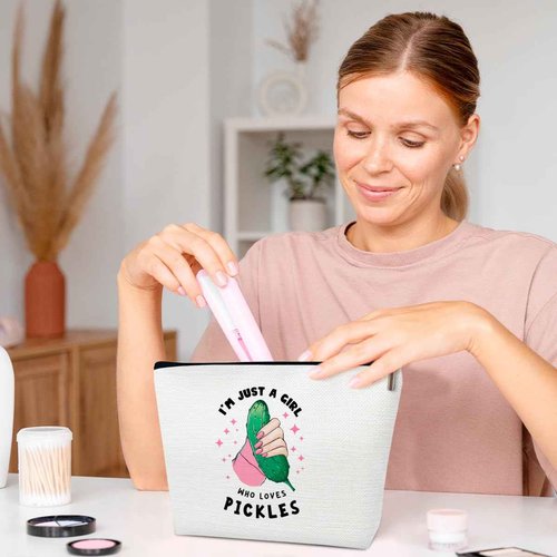 Ythuil Pickles Gifts Makeup Bag, Funny Cosmetic Bag for Purse, Gifts for Women Besties Best Friends, I'm Just A Girl Who Loves Pickles