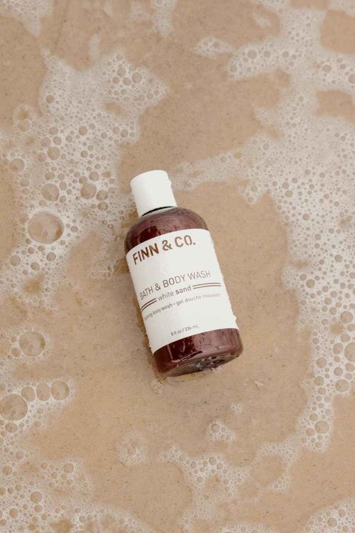 FINN & CO. White Sand Body Wash - Beach Inspired Scent with Aloe & Green Tea - Gently Cleanses, Soothes & Softens Skin - Cruelty Free Body Cleanser for Men & Women | 8 oz