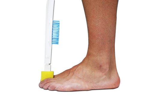 KMINA - Long Handled Foot Brush and Toe Cleaner for Disabled, Seniors, Long Reach Foot Scrubber (Includes Spare Parts)