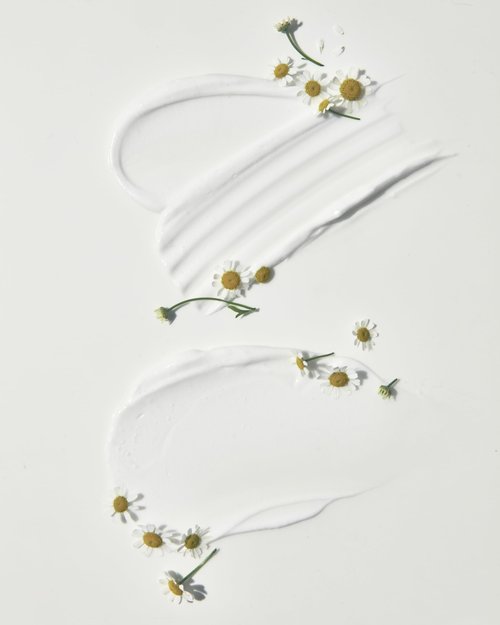MALIN+GOETZ Chamomile Shave Cream | Nourishing Shaving Cream with Wild Moroccan Chamomile, Shea Butter, Glycerin + Squalane | Smooth + Close Shave for Face + Body | Vegan + Cruelty-Free (5 Fl Oz.)