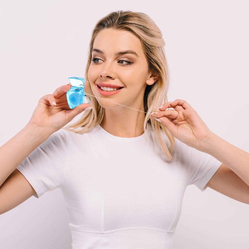 Landical 100 Pcs Mini Dental Floss Keychain Bulk Tooth Shaped Portable Floss Cleaning for Travel Homeless Donated Gifts Teeth Cleaning Oral Care 15 M /16.4 Yard (Multicolor)
