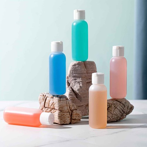 Tioncy 50 Pcs 2 oz Round Flip Top Plastic Bottles Small Squeeze Bottles with Lids 2 oz Empty Travel Refillable Containers for Essential Oils Perfumes Liquids Lotions Body Wash Shampoo Sauce