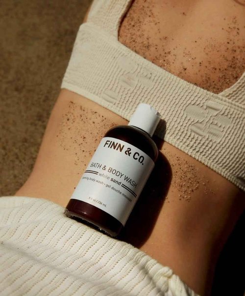 FINN & CO. White Sand Body Wash - Beach Inspired Scent with Aloe & Green Tea - Gently Cleanses, Soothes & Softens Skin - Cruelty Free Body Cleanser for Men & Women | 8 oz