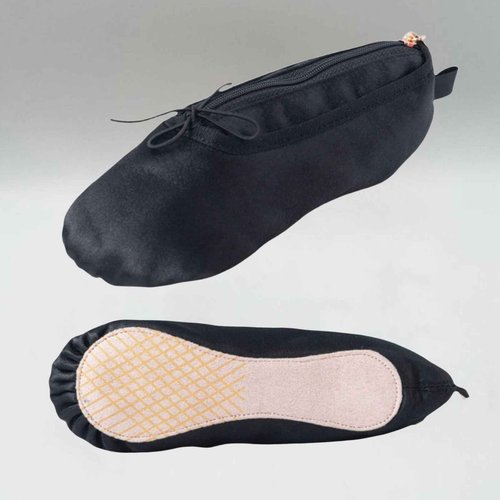 PWQEIONC Ballet Shoe Makeup Bag, Small Cosmetic Bag for Trip Portable Cosmetic Travel Bag, Ballet Dance Shoe Makeup Bag Gifts for Women Girl Dancer Lover (Black)
